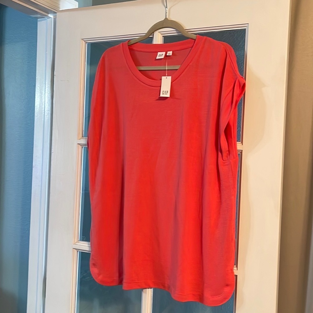 Women’s XL Gap shirt
